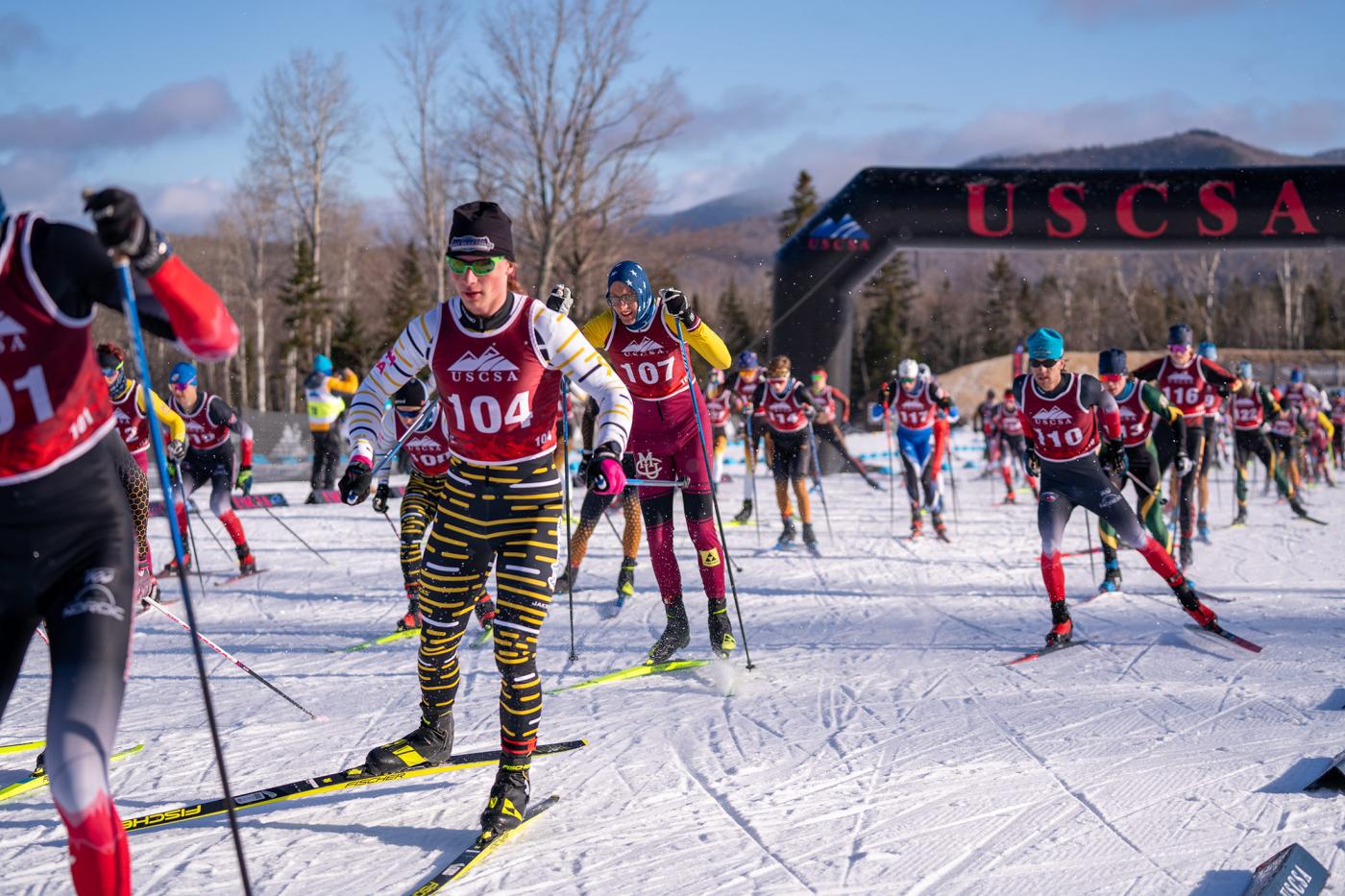 Mass start of the men's 15 km freestyle race.